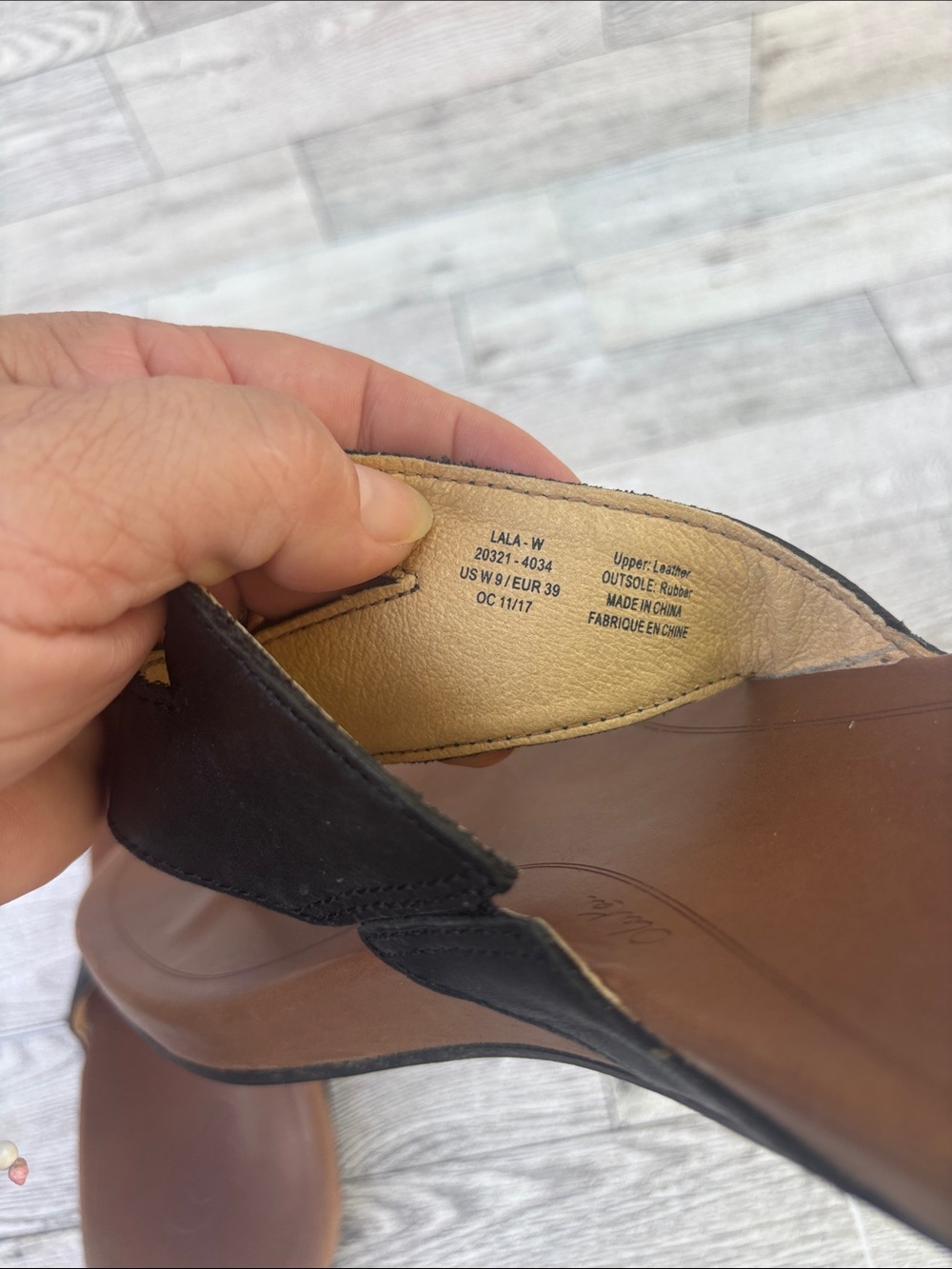 Olukai lala Black Leather Thong Sandals for Women - Classic Slip-On Style - Picture 6 of 6
